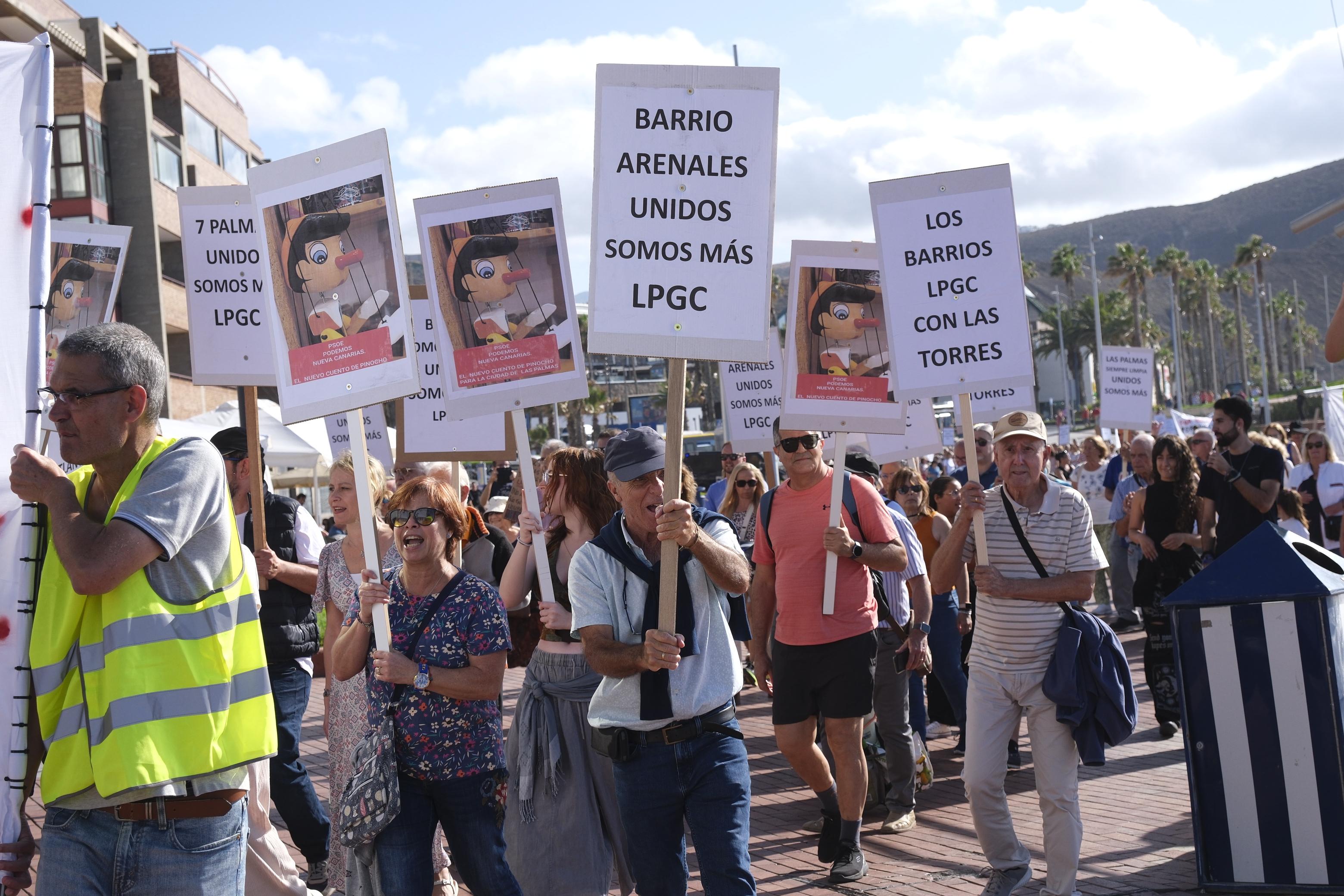 Los vecinos de Las Torres salen a la calle al grito de «nuestras casas no se tocan»