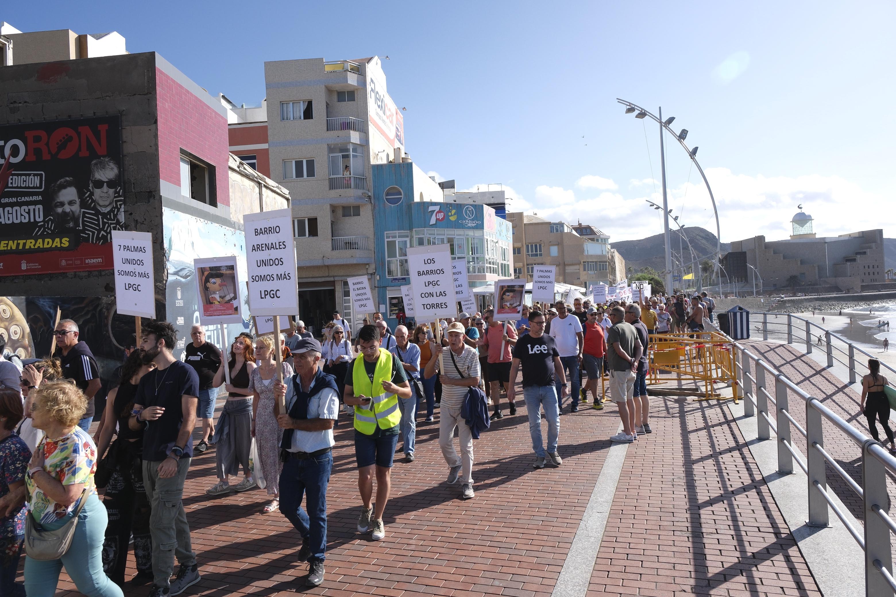 Los vecinos de Las Torres salen a la calle al grito de «nuestras casas no se tocan»
