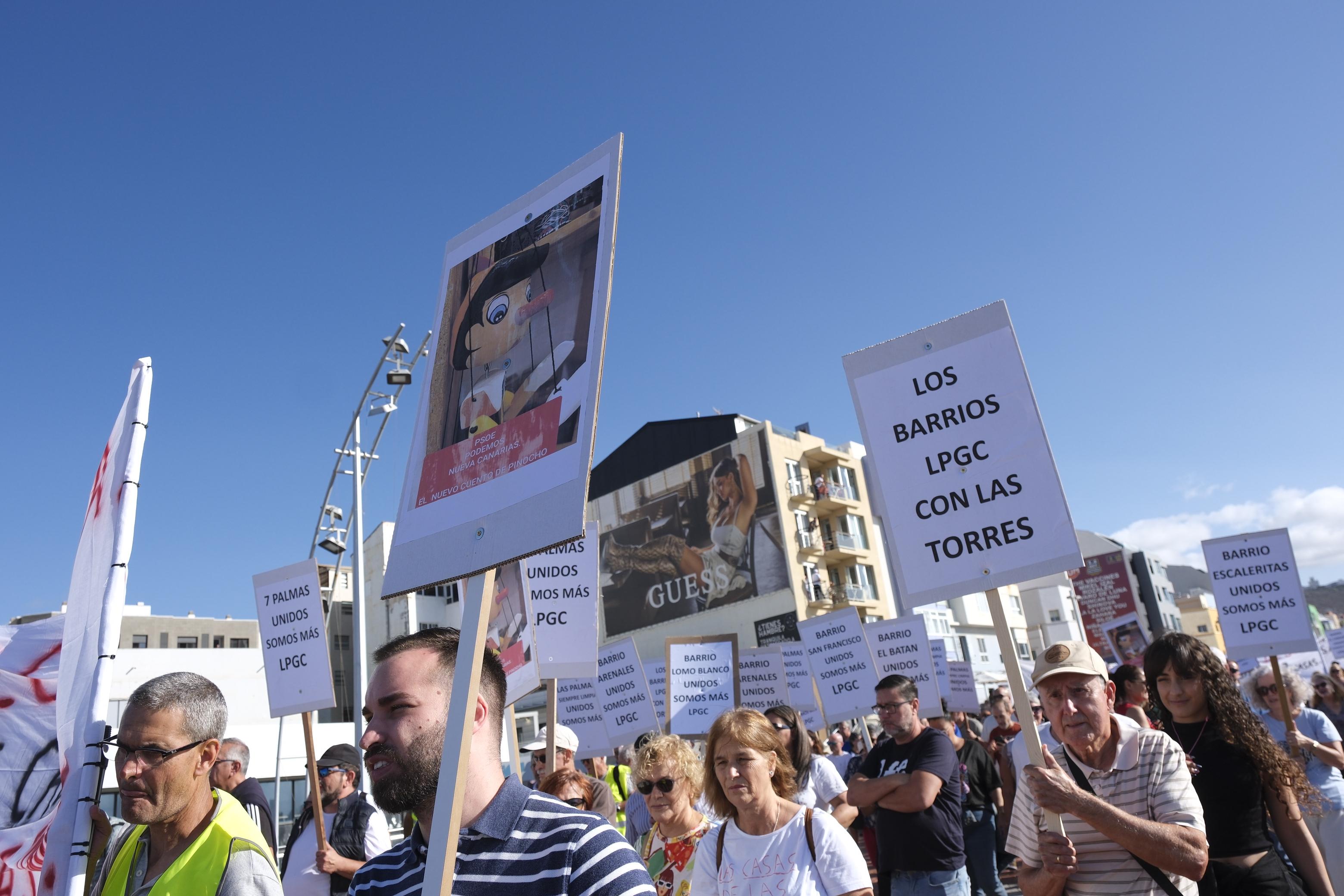 Los vecinos de Las Torres salen a la calle al grito de «nuestras casas no se tocan»