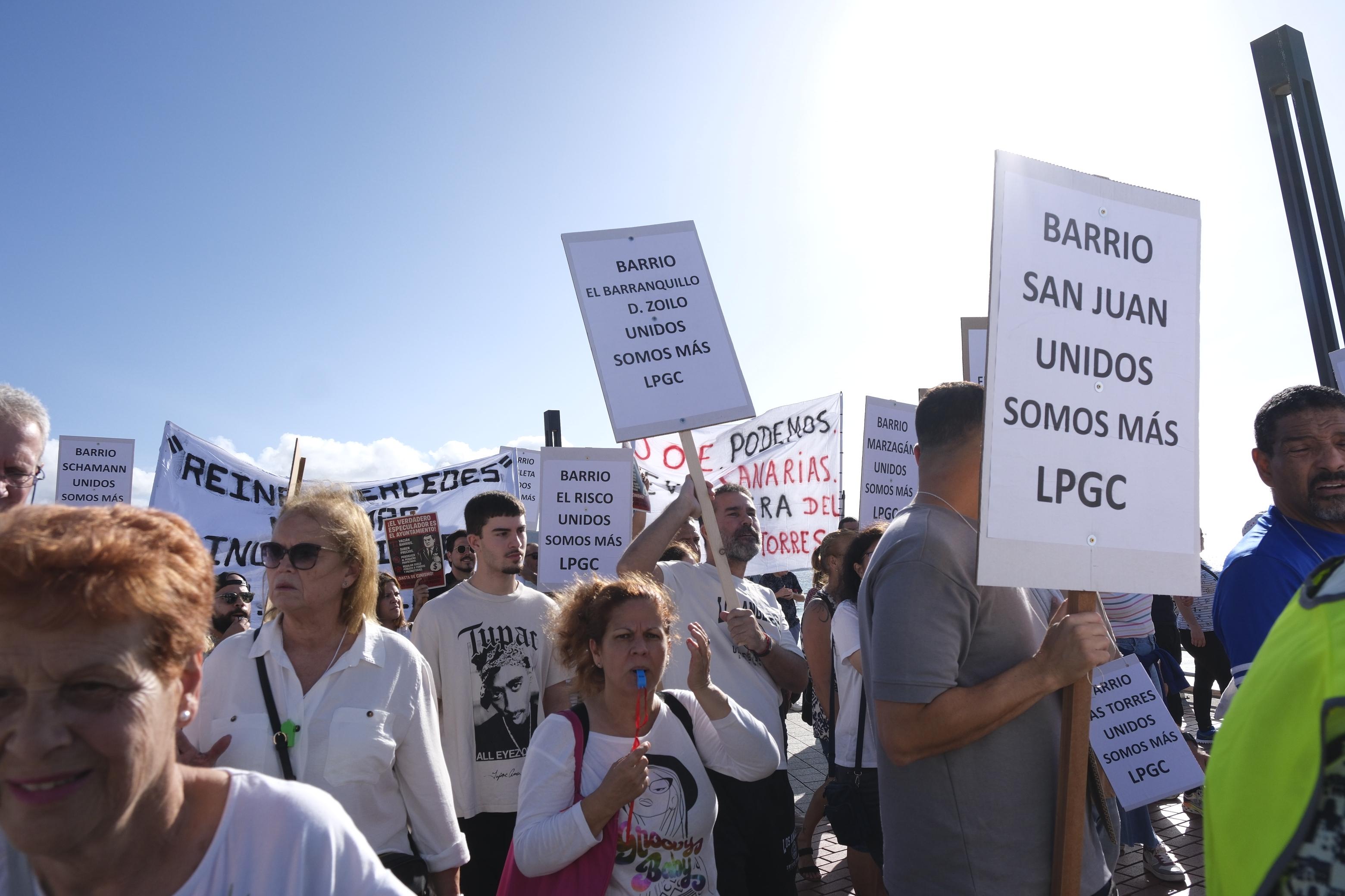 Los vecinos de Las Torres salen a la calle al grito de «nuestras casas no se tocan»