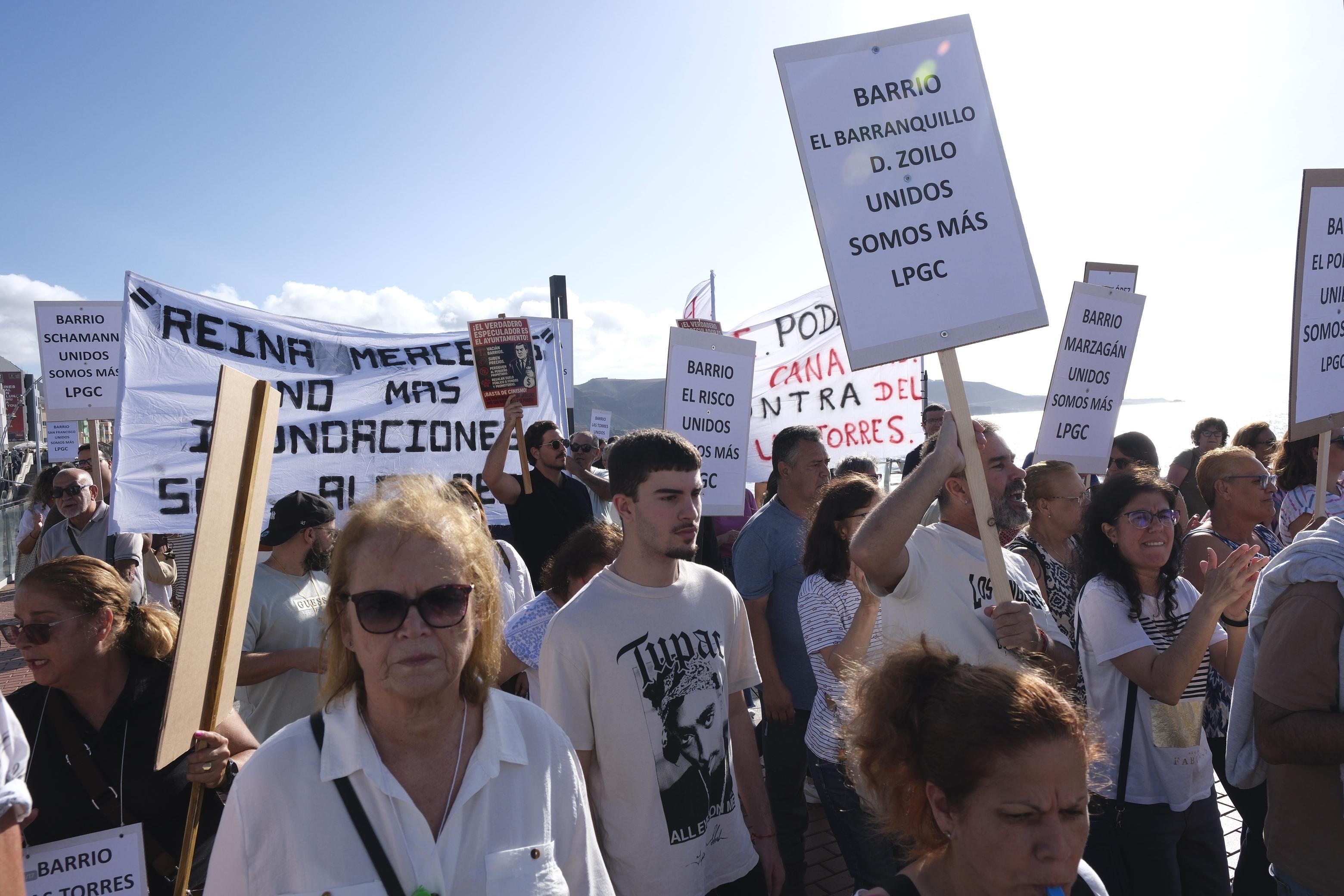 Los vecinos de Las Torres salen a la calle al grito de «nuestras casas no se tocan»