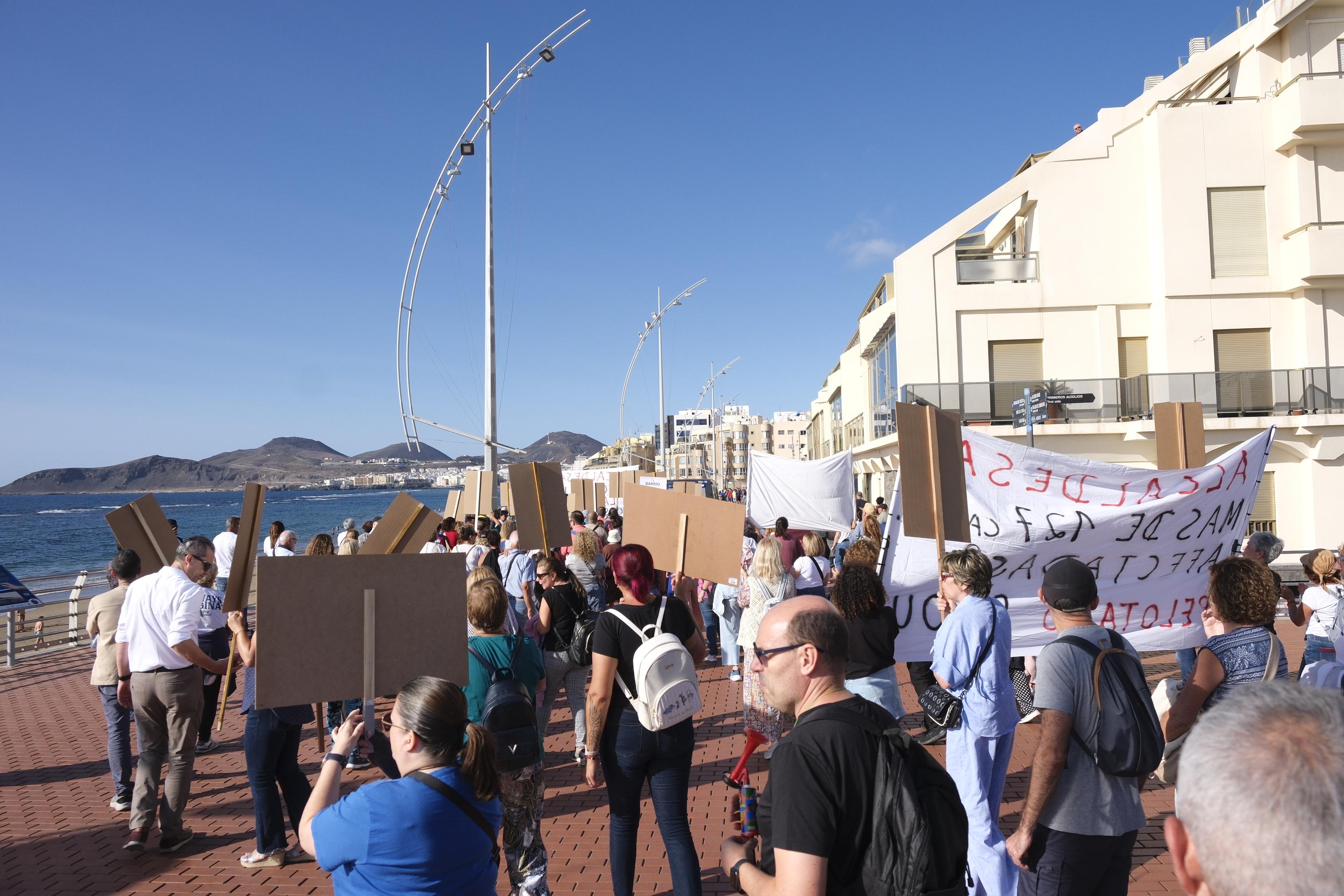 Los vecinos de Las Torres salen a la calle al grito de «nuestras casas no se tocan»