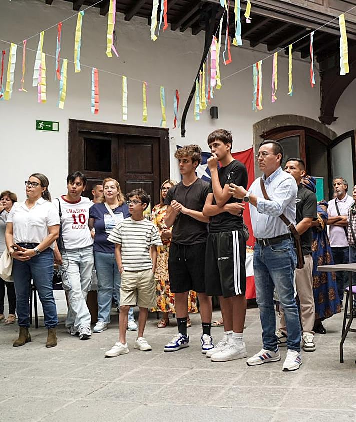 Imagen secundaria 2 - Instantes de la tercera edición del Desayuno-Encuentro de Comunidades Nacionales e Inmigrantes de Gran Canaria.