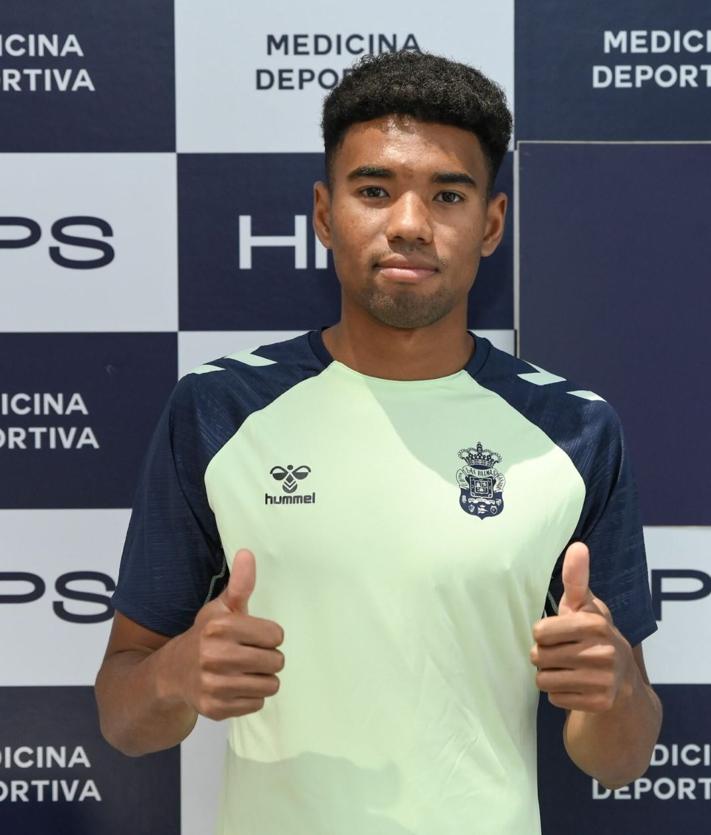 Imagen secundaria 2 - Hospital Perpetuo Socorro y UD Las Palmas, un equipo que va a por todas