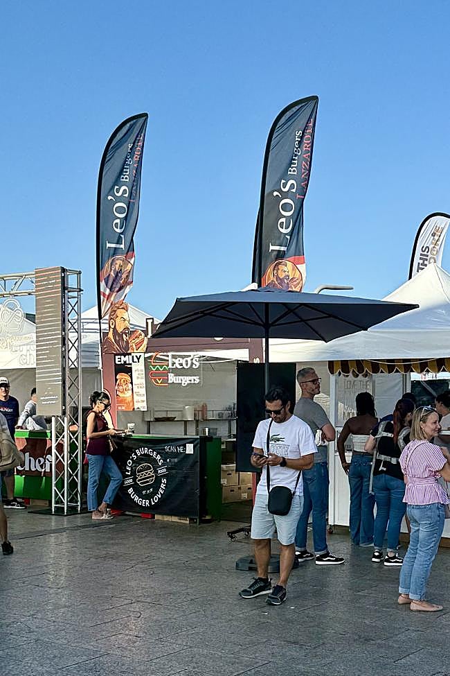 Puesto de Leo´s Burger en el festival