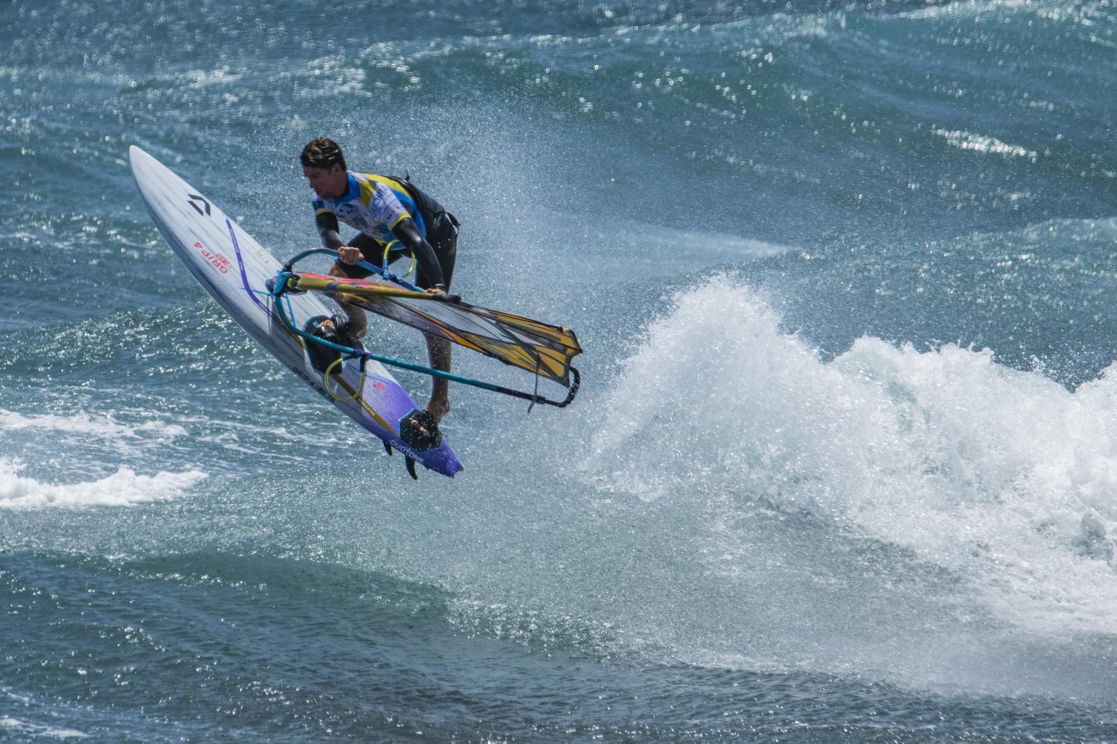Calor, emoción y olas en la gran cita del windsurf de Pozo Izquierdo