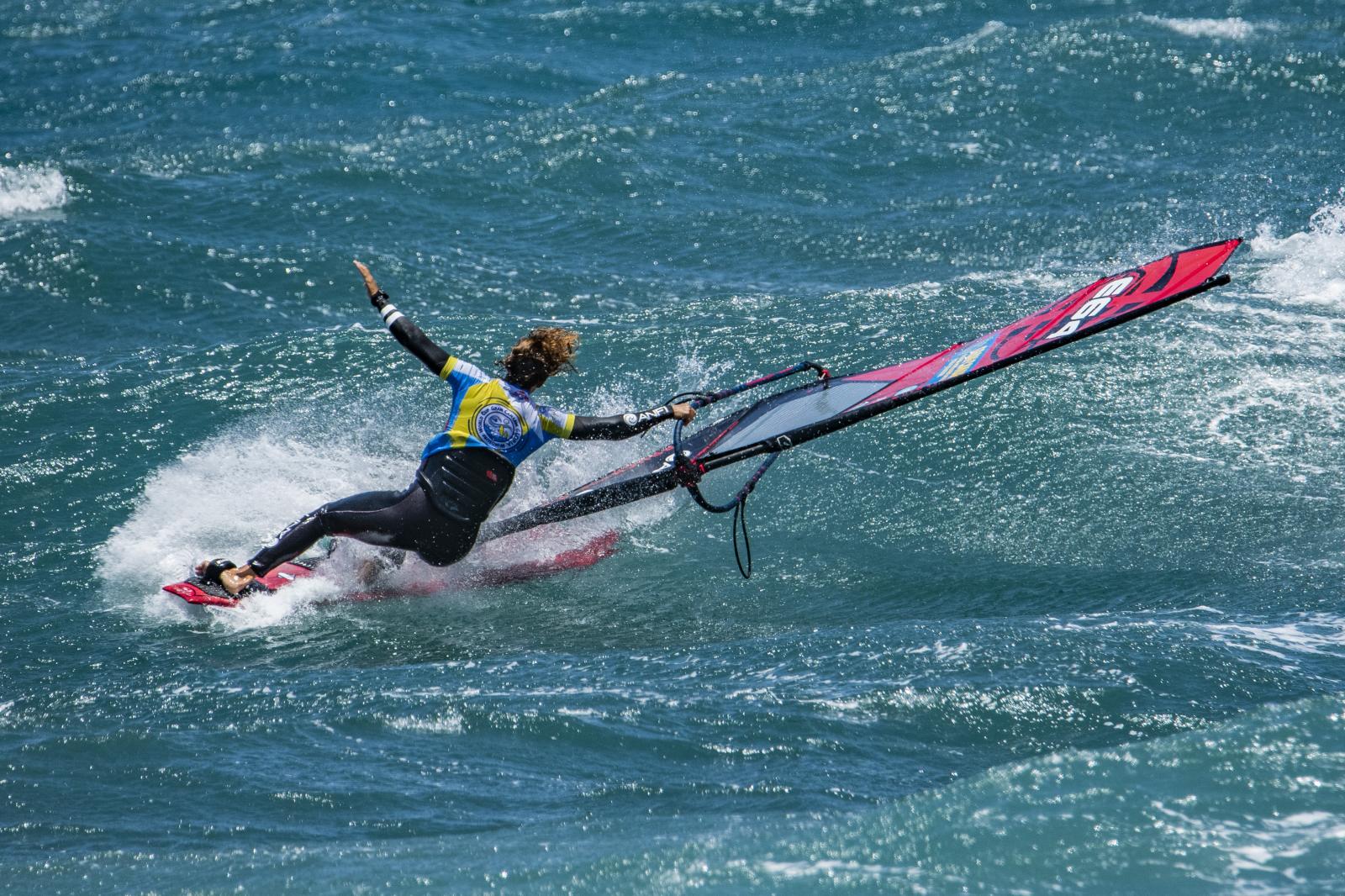 Calor, emoción y olas en la gran cita del windsurf de Pozo Izquierdo