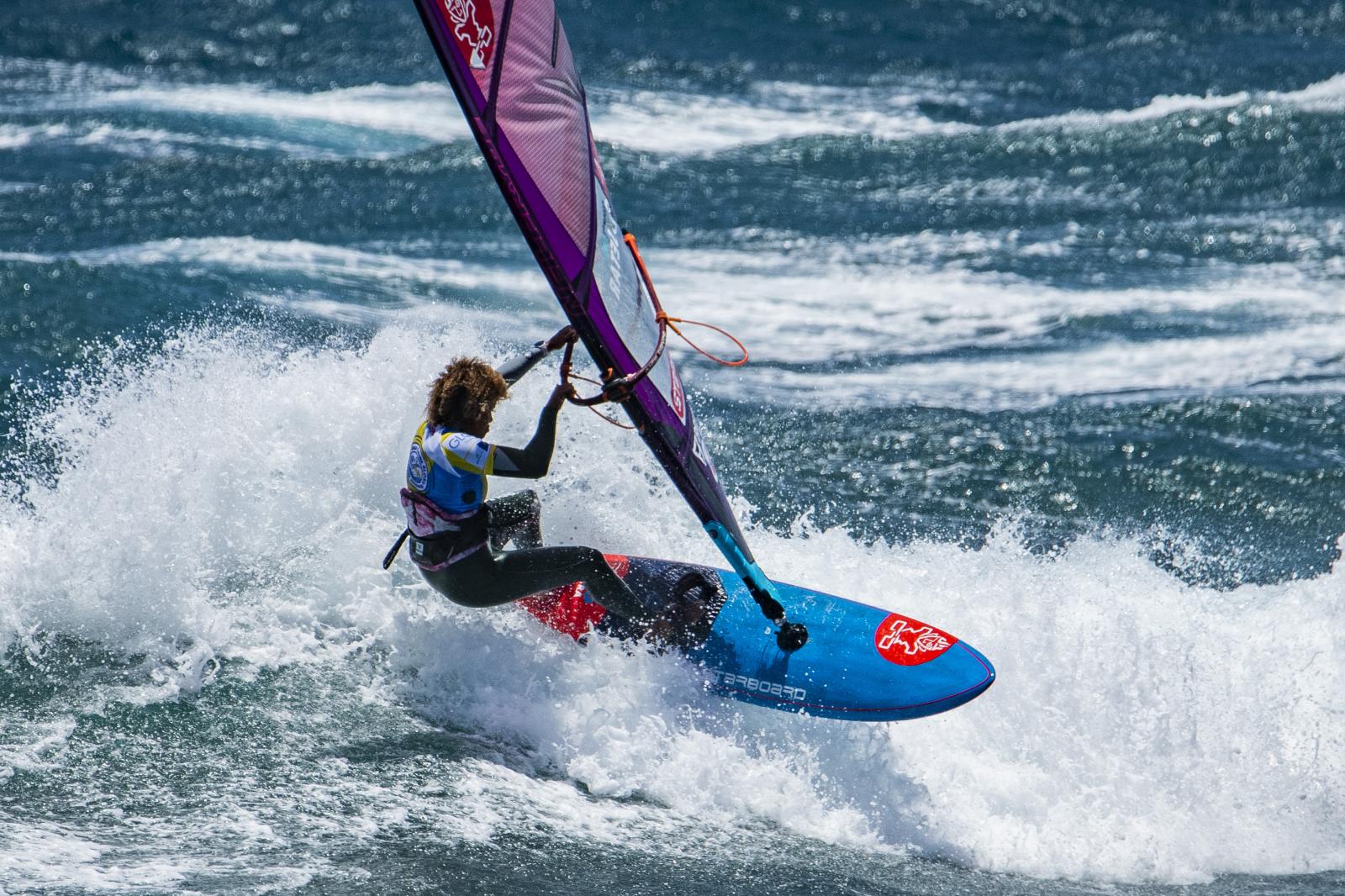 Calor, emoción y olas en la gran cita del windsurf de Pozo Izquierdo