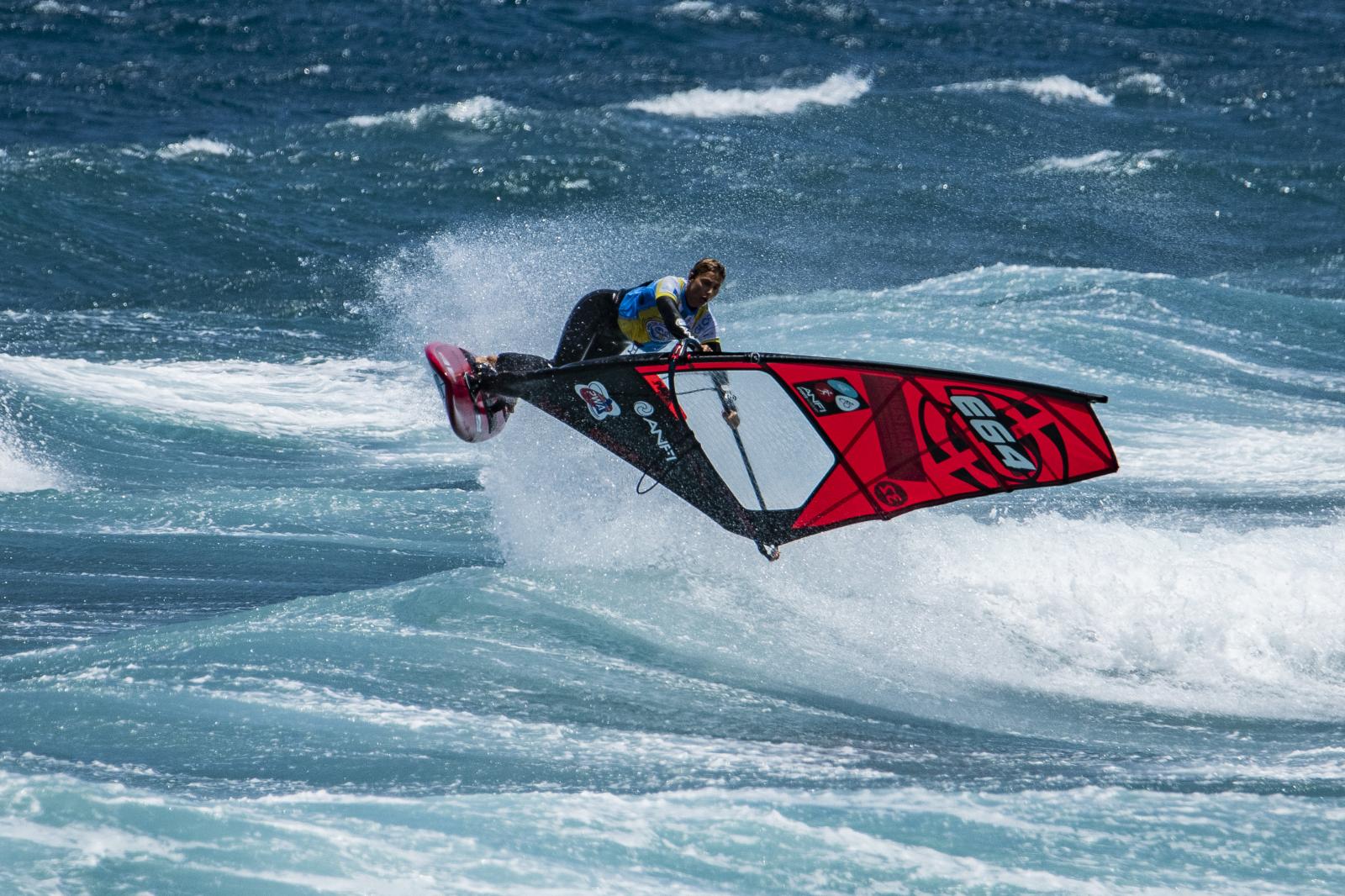Calor, emoción y olas en la gran cita del windsurf de Pozo Izquierdo