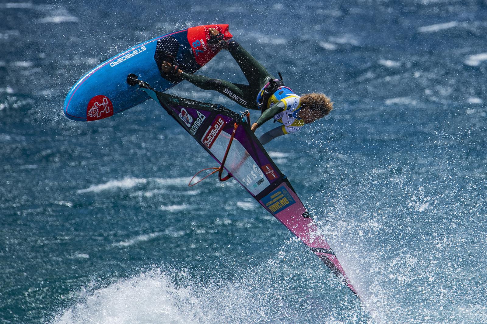 Calor, emoción y olas en la gran cita del windsurf de Pozo Izquierdo