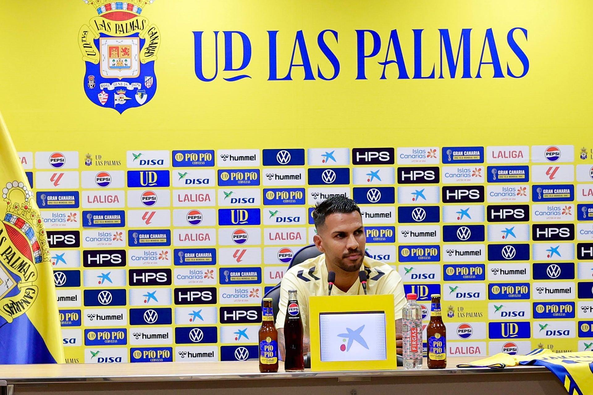 Jonathan Viera ya luce de nuevo el amarillo en su regreso a casa