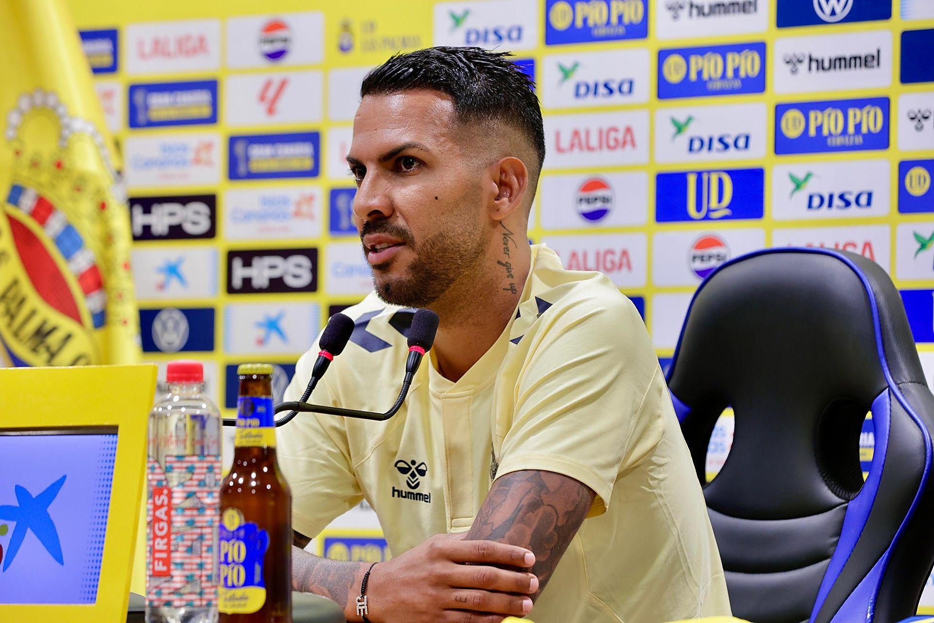 Jonathan Viera ya luce de nuevo el amarillo en su regreso a casa