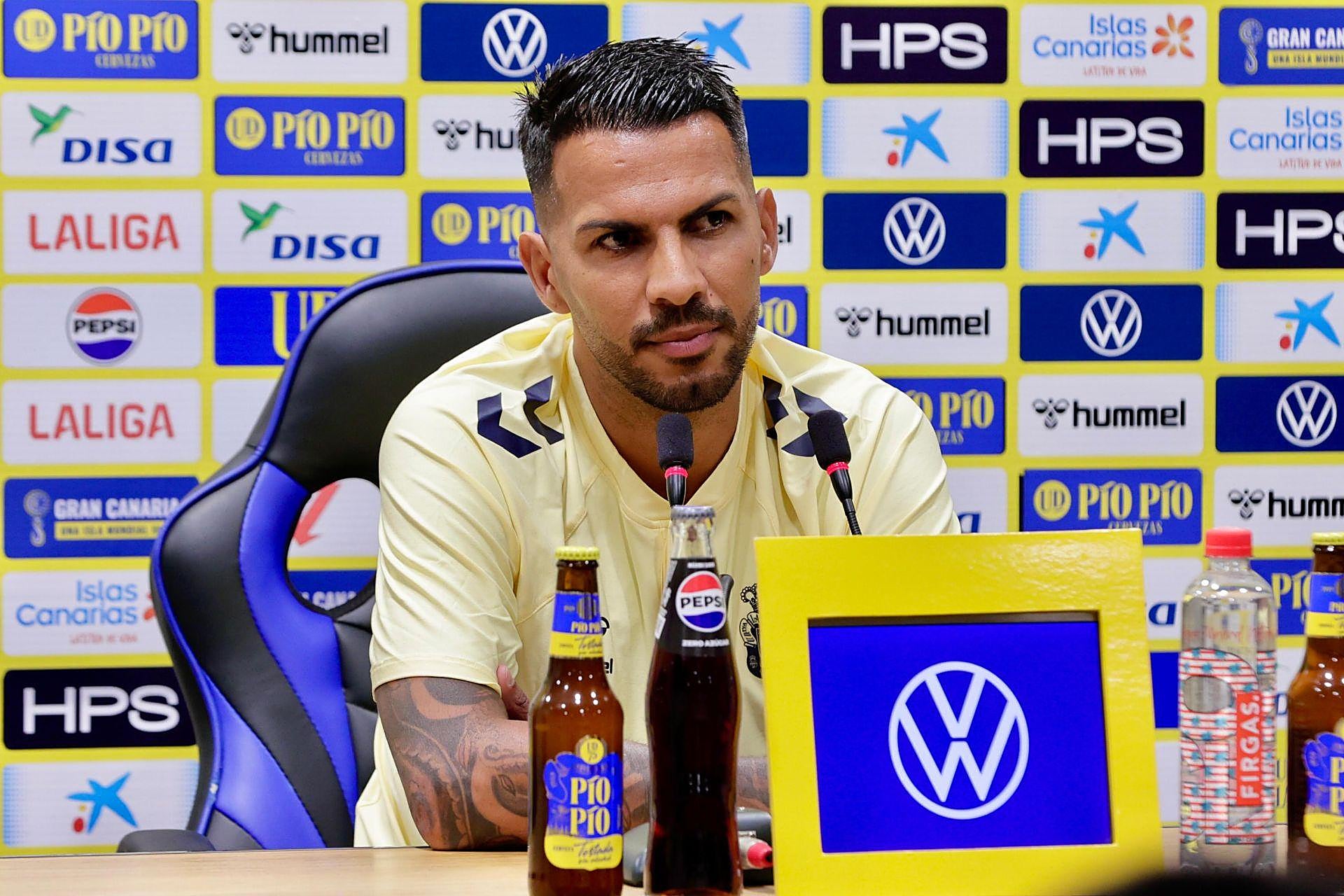 Jonathan Viera ya luce de nuevo el amarillo en su regreso a casa