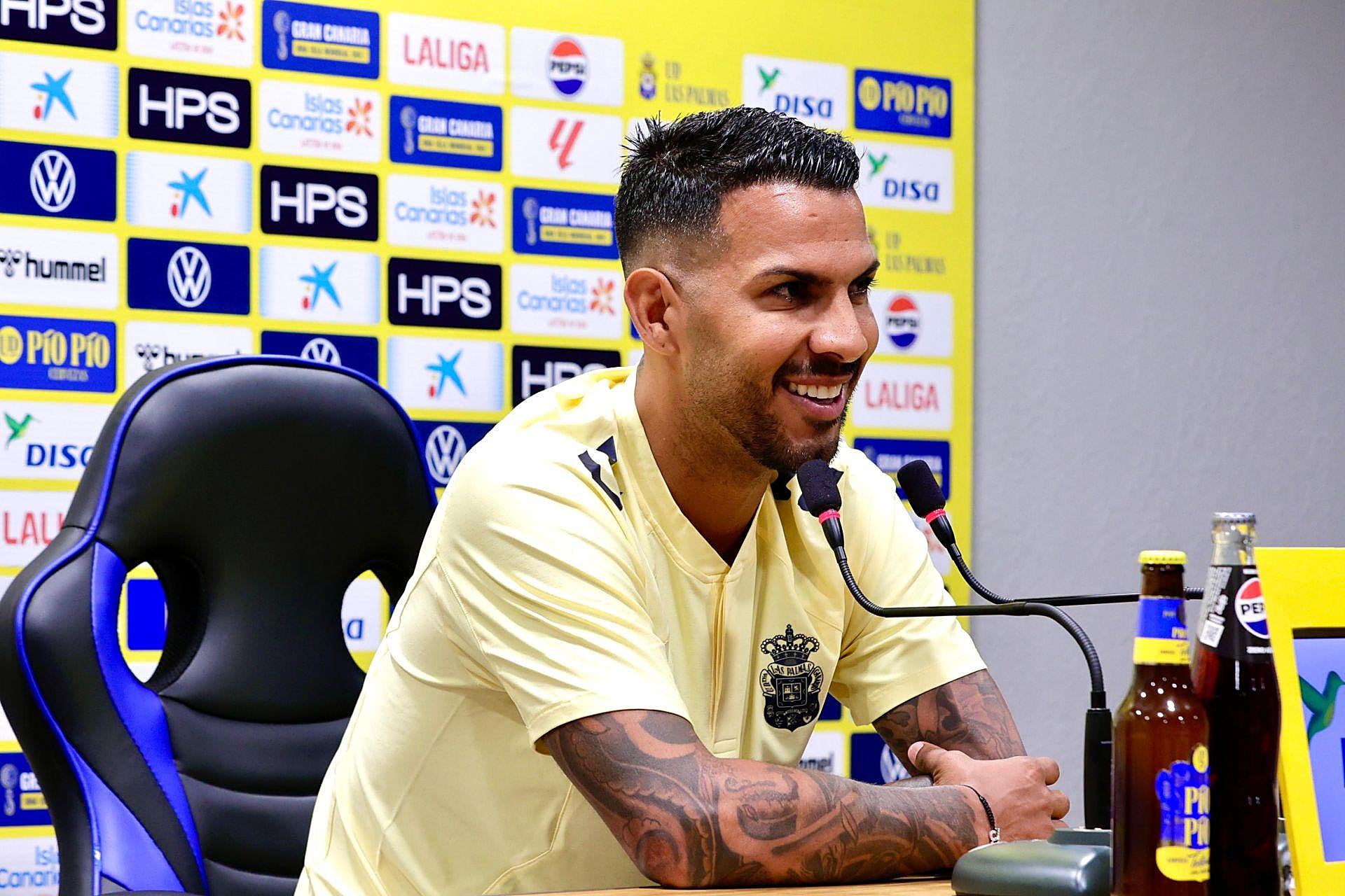 Jonathan Viera ya luce de nuevo el amarillo en su regreso a casa