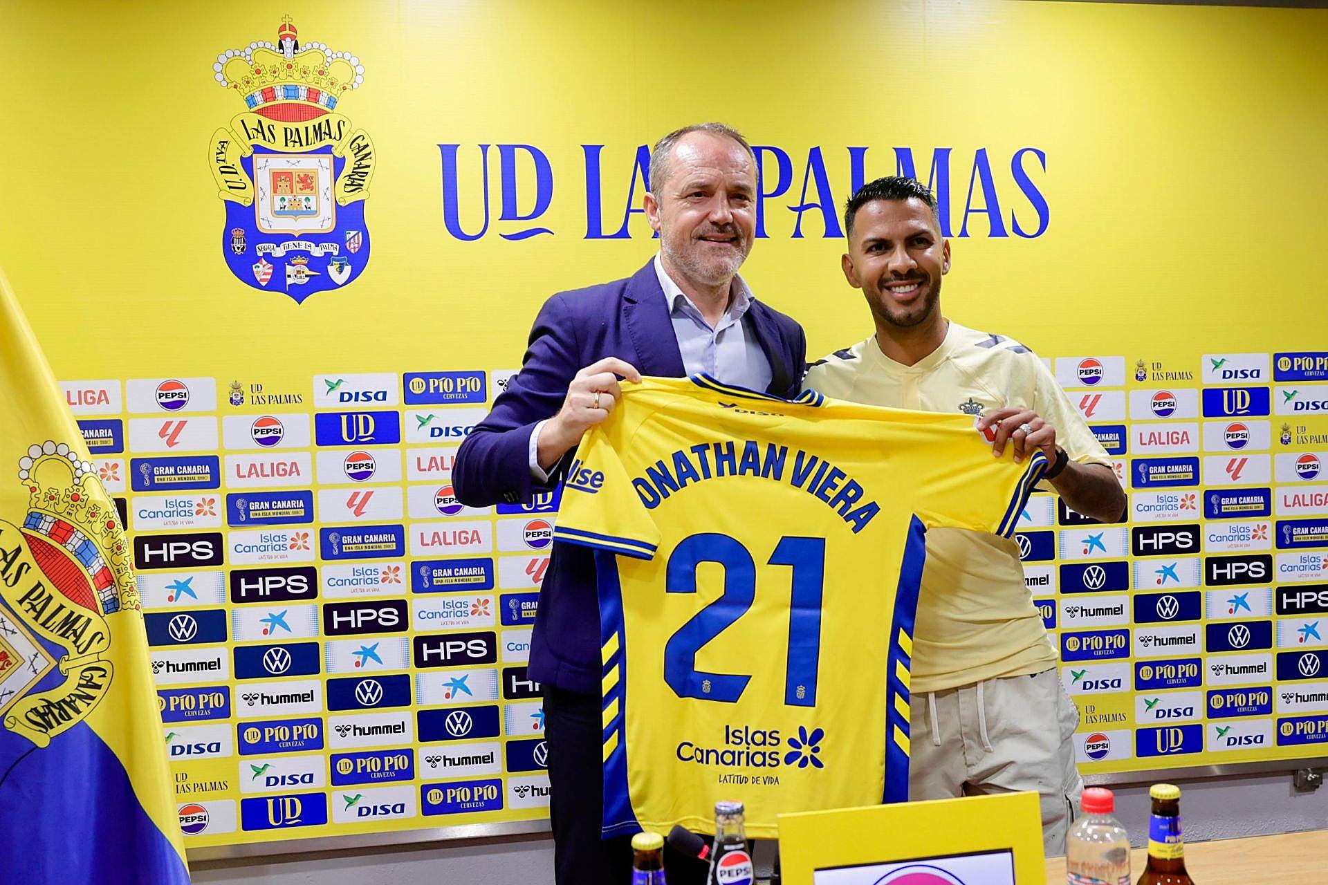 Jonathan Viera ya luce de nuevo el amarillo en su regreso a casa