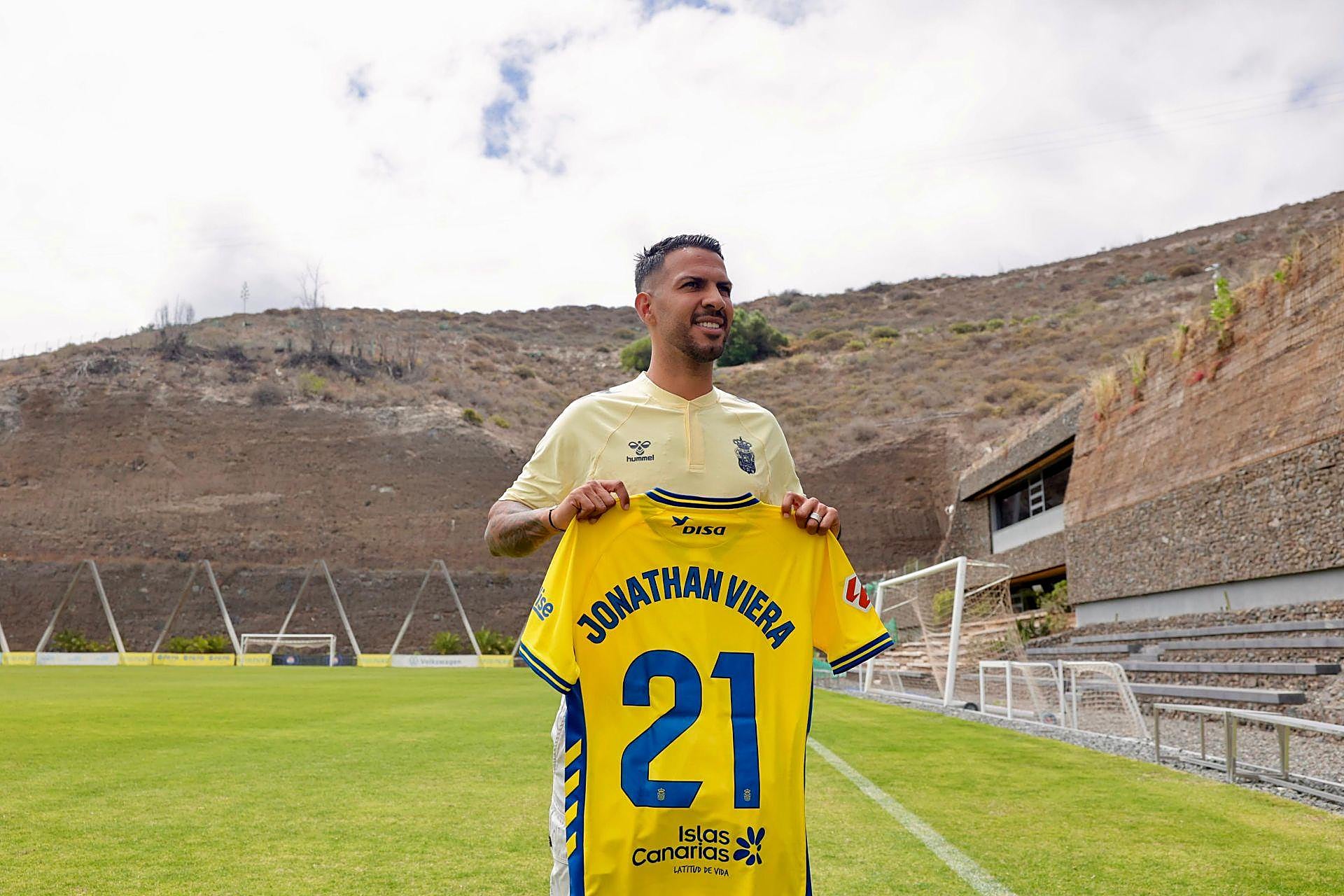 Jonathan Viera ya luce de nuevo el amarillo en su regreso a casa