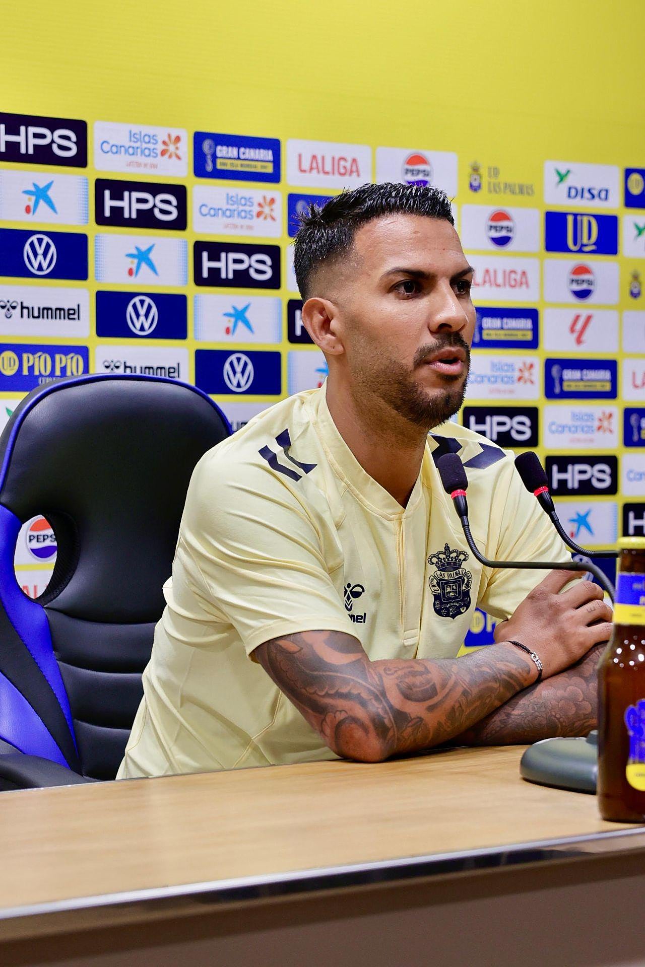 Jonathan Viera ya luce de nuevo el amarillo en su regreso a casa