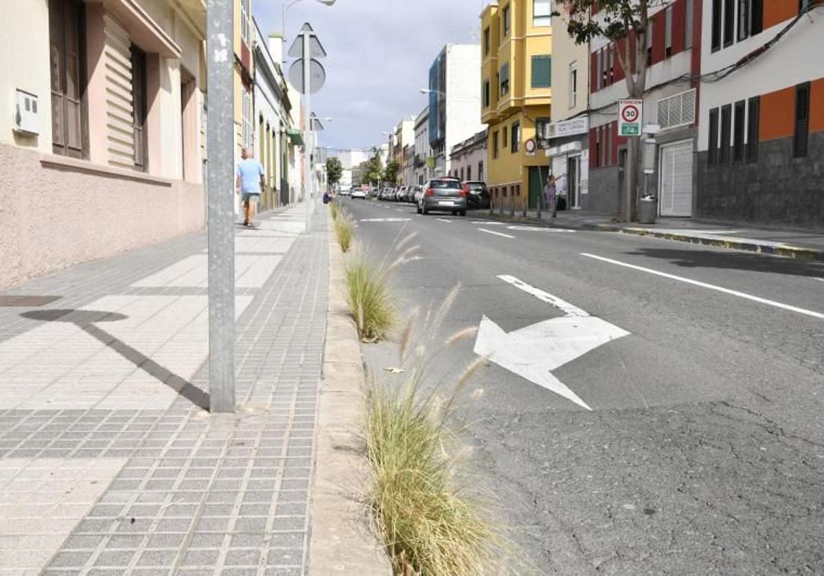 Imagen de la vía principal de la zona comercial de Tamaraceite.