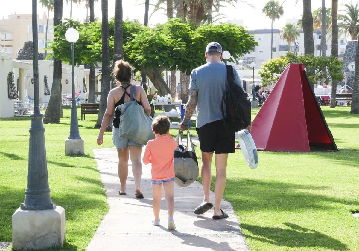 Imagen de una familia de vacaciones.