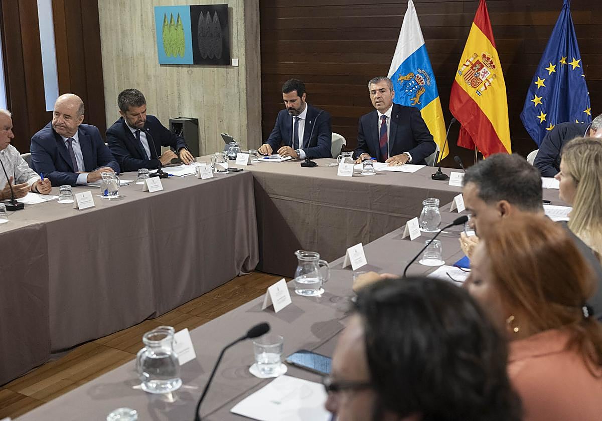 Imagen de la comisión de trabajo sobre productividad.