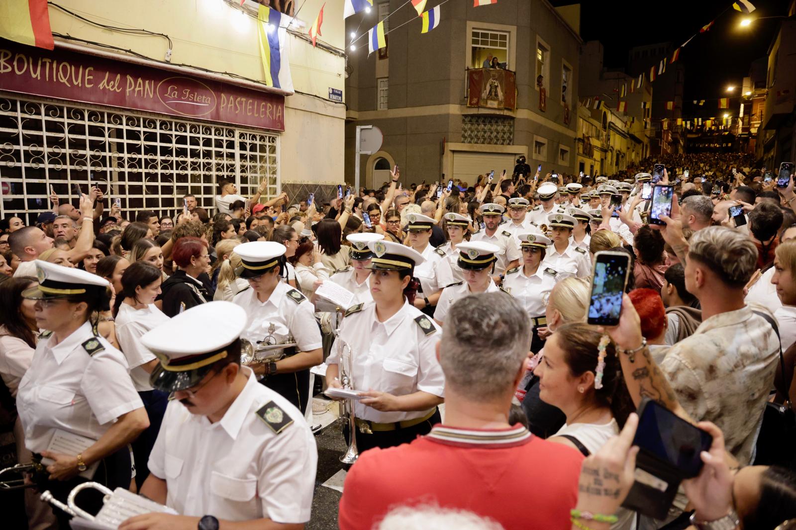 La Isleta se rinde con fervor y devoción a su Virgen del Carmen