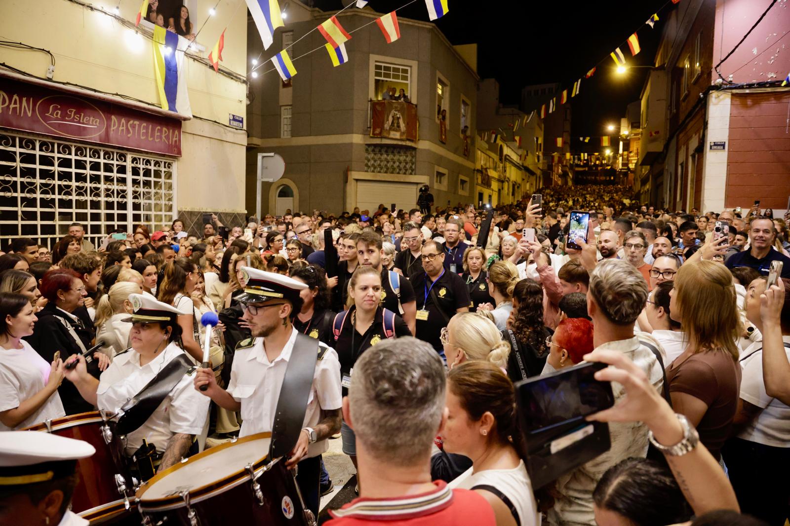 La Isleta se rinde con fervor y devoción a su Virgen del Carmen