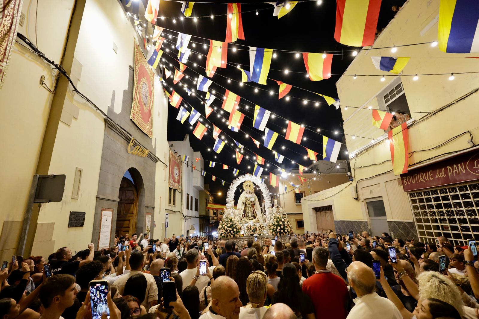 La Isleta se rinde con fervor y devoción a su Virgen del Carmen
