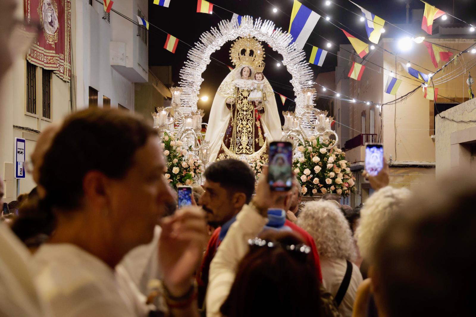 La Isleta se rinde con fervor y devoción a su Virgen del Carmen