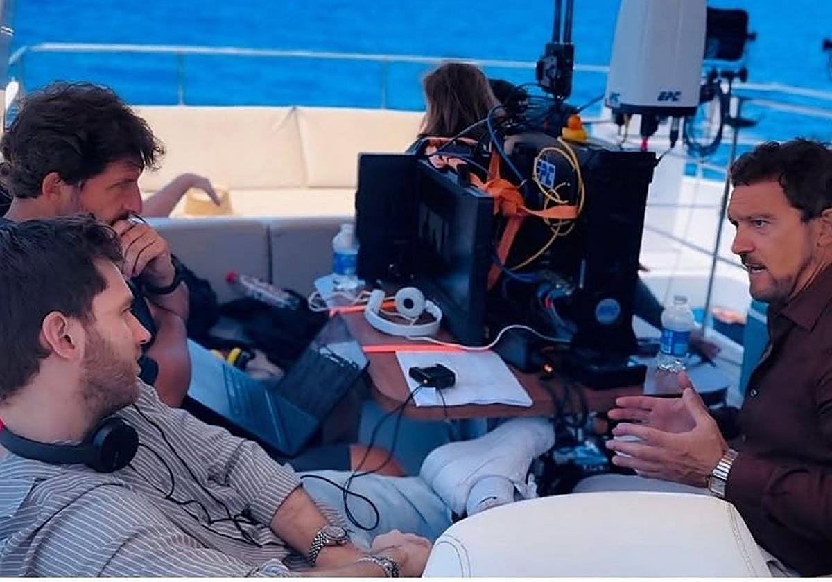Imagen publicada en sus redes sociales de Antonio Banderas en pleno rodaje, en un barco, en el sur de Gran Canaria.