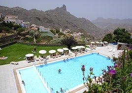 Vista de la piscina municipal de Tejeda este viernes al mediodía.