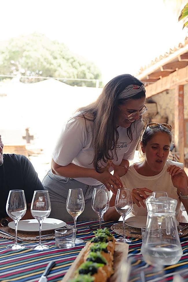 A la izquierda, Crsitina Mata de Canary Foodies