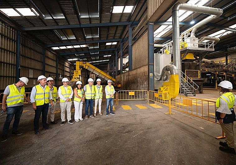 Un momento de la visita de los cargos públicos regionales, insulares y municipales por el Ecoparque Sur.