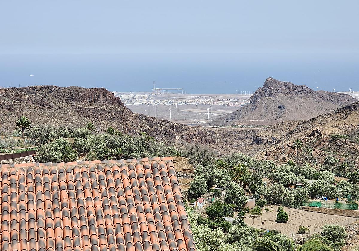 El sol calienta Temisas.