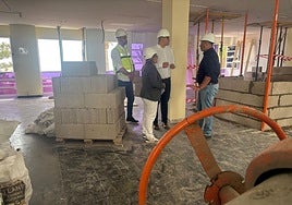 Visita a las obras en el edificio de Usos Múltiples II.