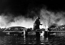 'Gôjira' [1954] fue la película que encumbró́a Ishirô̂Honda y marcó́el inicio del cine de monstruos de la productora Tôhô.