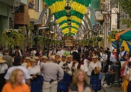 Miles de personas acudieron a la romería ofrenda a Santiago en las calles de Gáldar.