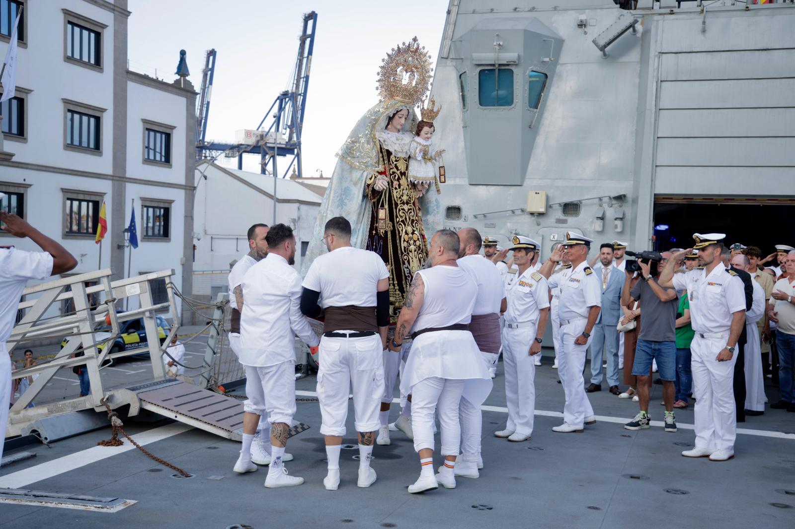 La Isleta se vuelca con la procesión marítima de la Virgen del Carmen