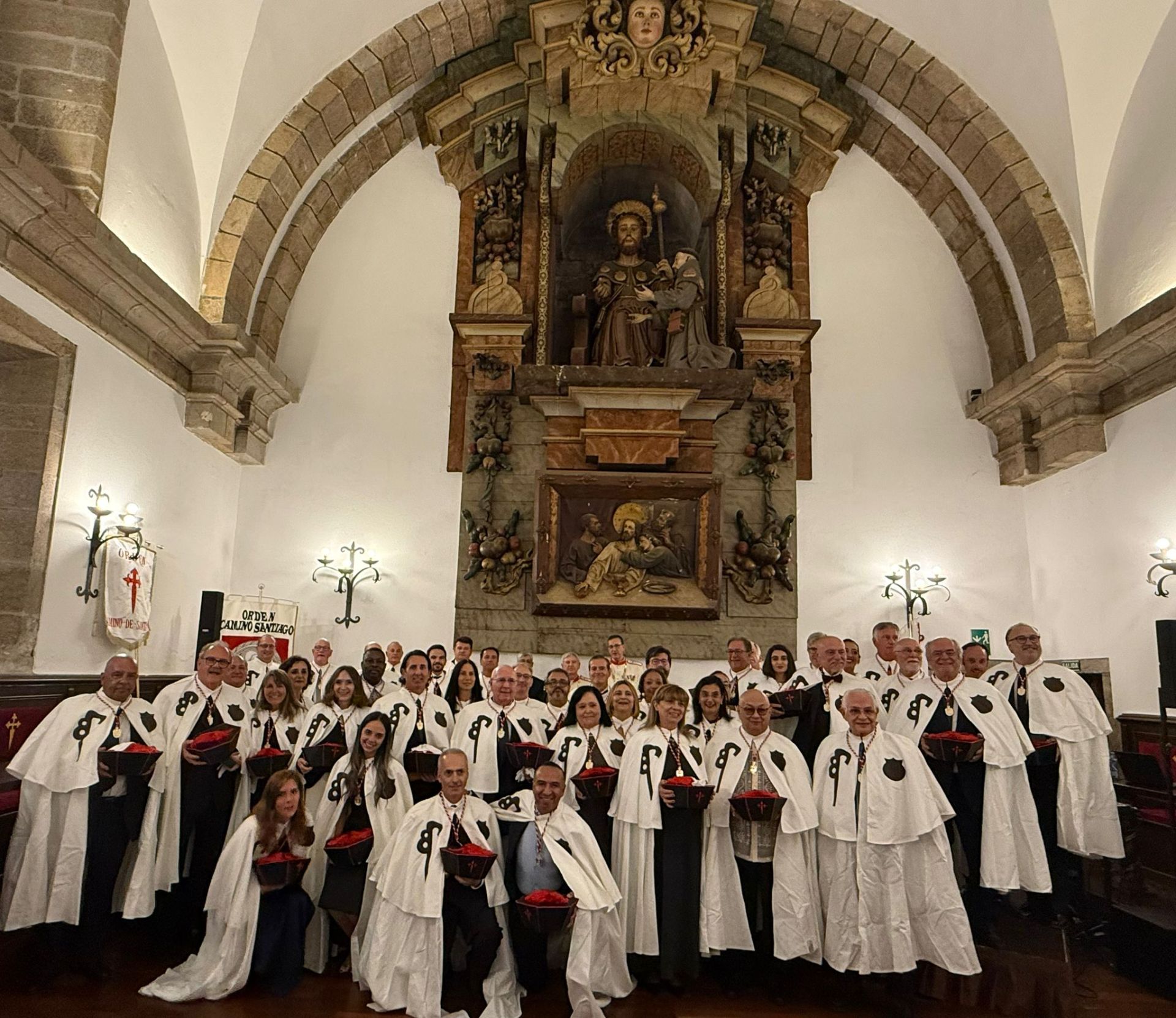 Imagen secundaria 1 - La jueza de Menores Reyes Martel, nombrada Dama de la Orden del Camino de Santiago