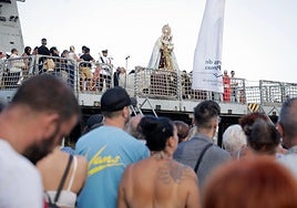 La Virgen del Carmen coronada de La Isleta protagonizó este domingo la tradicional procesión marítima