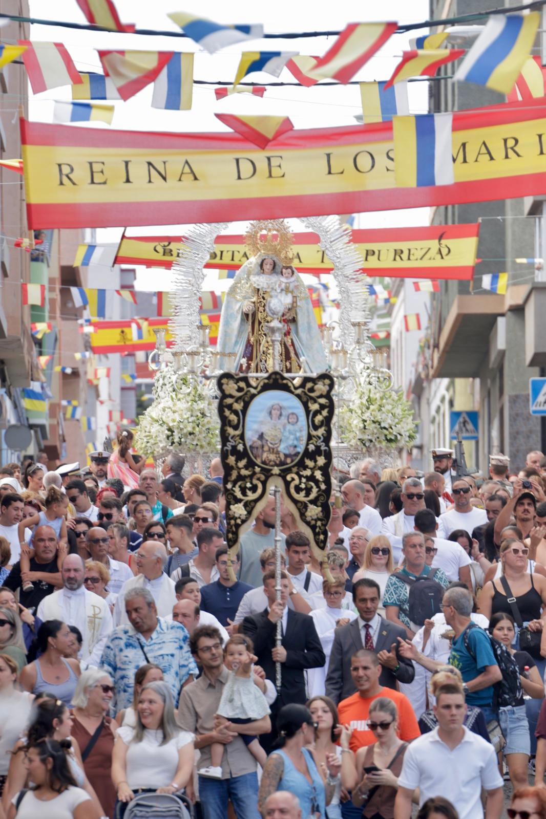 La Isleta se vuelca con la procesión marítima de la Virgen del Carmen
