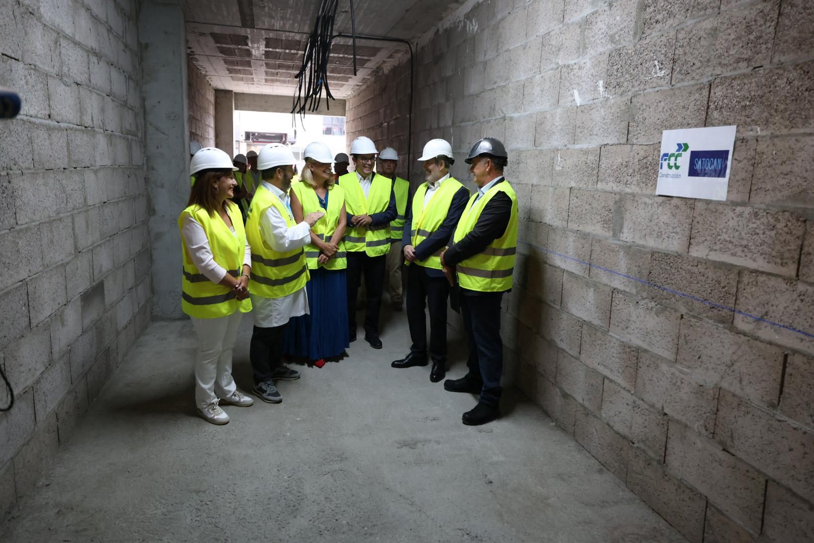 Fernando Clavijo y Esther Monzón visitan la nueva torre del Hospital Universitario Materno Infantil