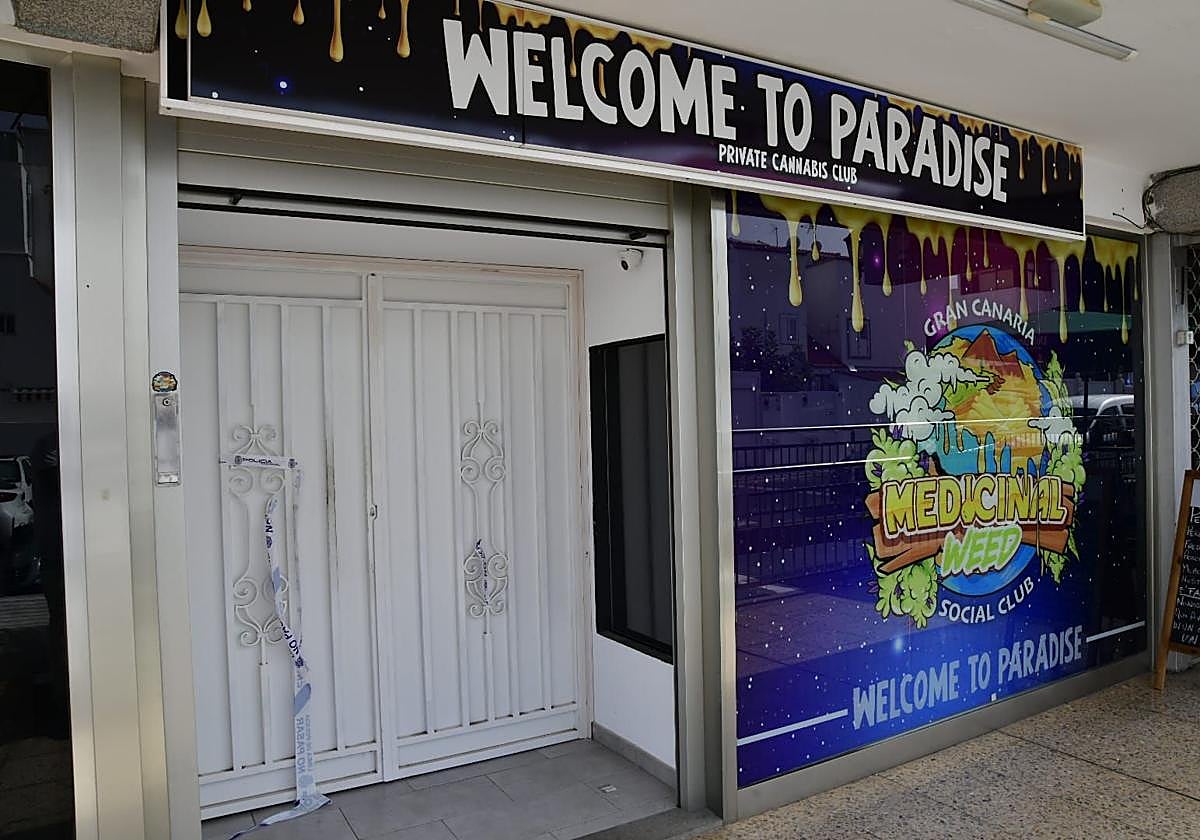 Fachada del local donde se produjo la agresión, prescintado por la Policía.