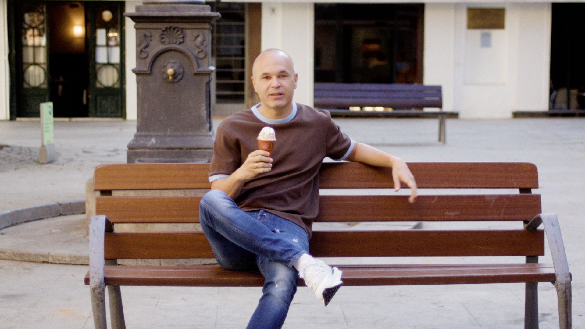 Imagen secundaria 2 - Kalise celebra los 15 años del gol de Iniesta con una emotiva campaña en Instagram