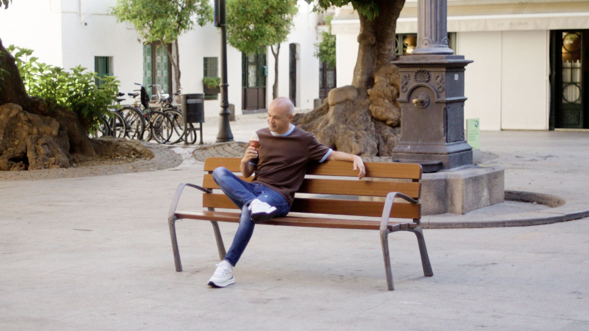Imagen secundaria 1 - Kalise celebra los 15 años del gol de Iniesta con una emotiva campaña en Instagram