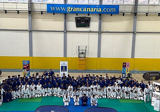 Grupo de técnicos y alumnos que formaron parte de esta iniciativa.