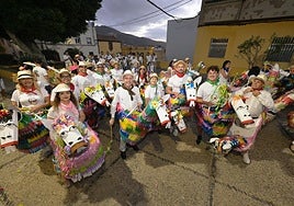 Muchos adultos disfrutaron como chiquillos con los caballitos de fuego.