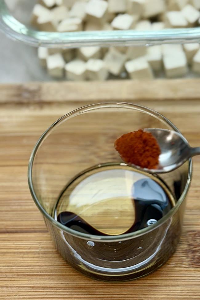 Mezclamos aceite, soja y pimentón