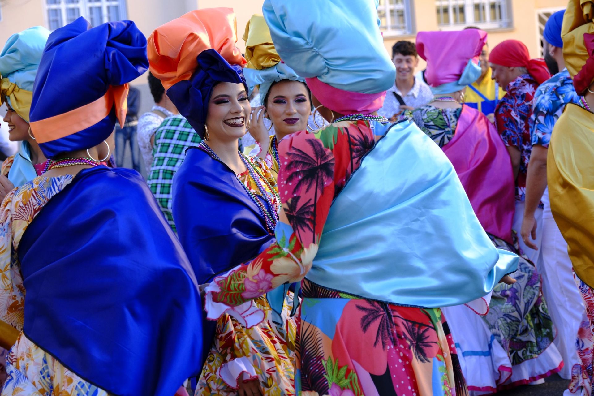 Color, música y cultura en el pasacalles de folclore de Ingenio