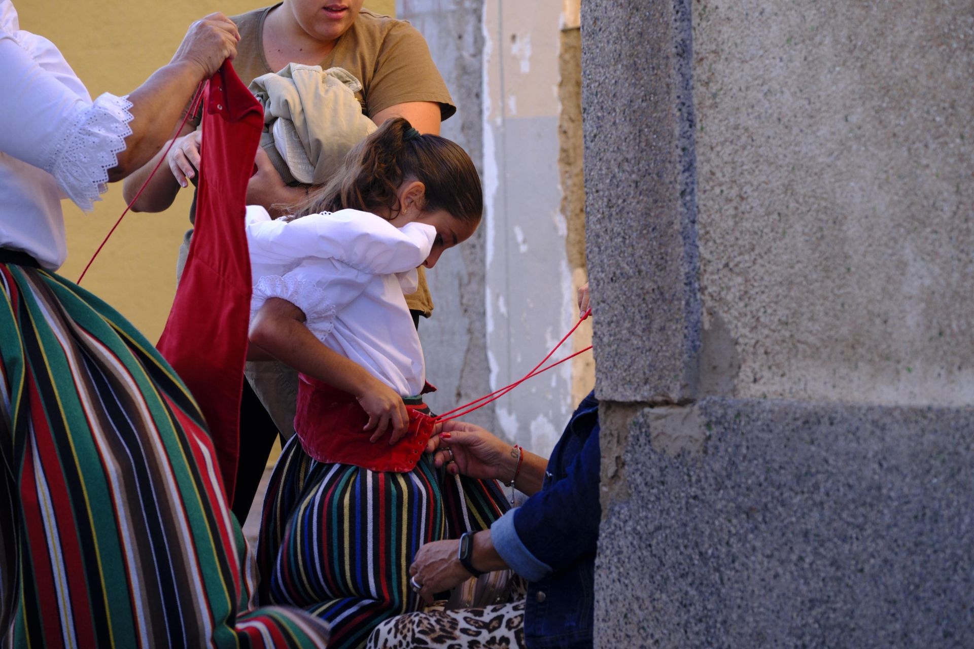Color, música y cultura en el pasacalles de folclore de Ingenio