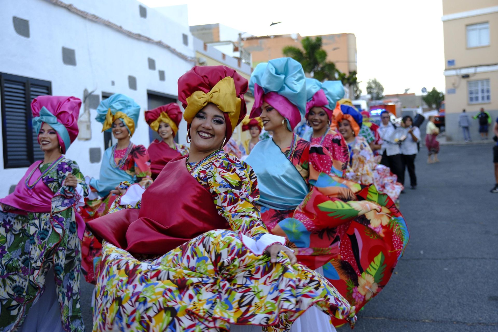 Color, música y cultura en el pasacalles de folclore de Ingenio